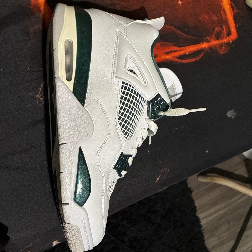 Jordan4 oxidized green.